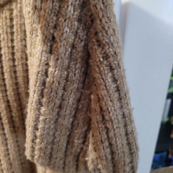 American Eagle Knit - Picture 3 of 7